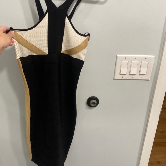 Dresses & Skirts - Super cute bodycon dress small